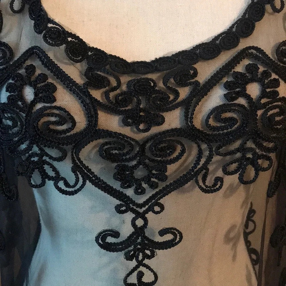 ⭐️Beautiful black top⭐️ - Picture 4 of 6